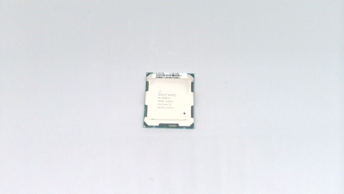 00YE948.jpg