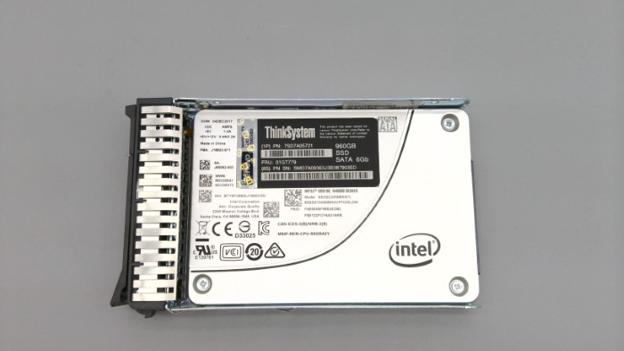 01GT779.jpg