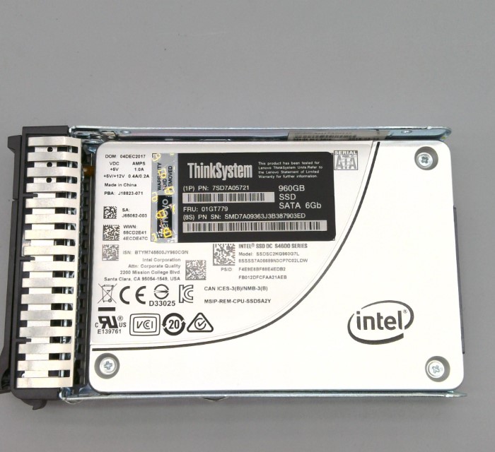 01GT779.jpg