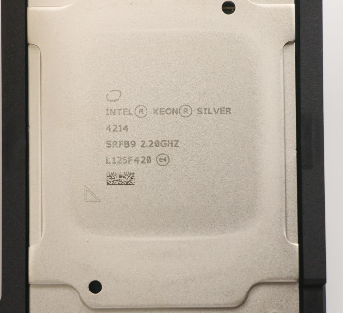 01PE889.jpg