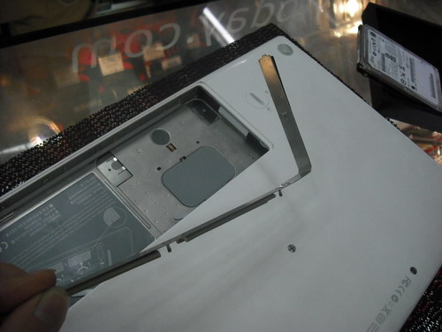 SSD_on_Macbook_White_Core_2_05_resize.JPG