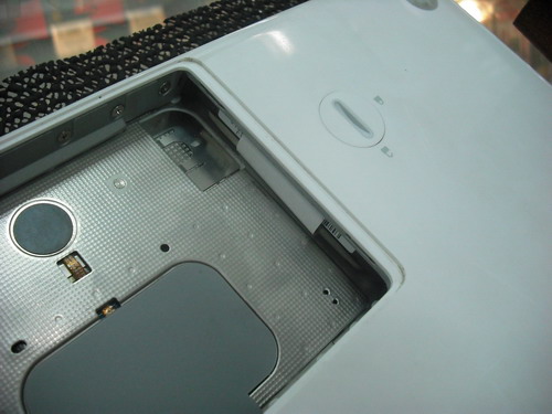 SSD_on_Macbook_White_Core_2_15_resize.JPG